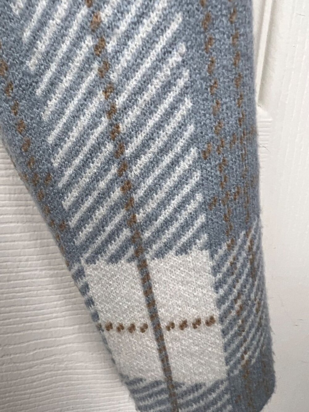 Love Tree Plaid Cropped Sweater - Picture 3 of 7